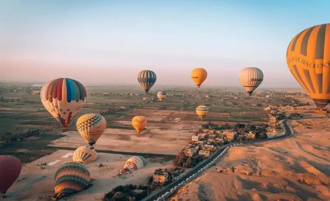 Heißluftballonfahrt Luxor Ausflug – 2 Tage ab Hurghada 1 heißluftballon in der nähe