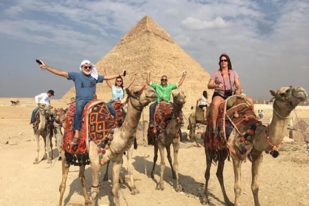 ausflug zu den pyramiden von hurghada