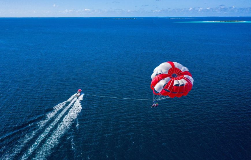 PARASAILING-ABENTEUER MIT HOTELABHOLUNG