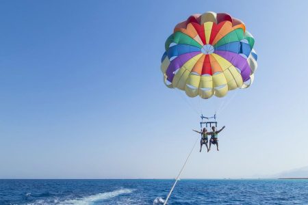 PARASAILING-ABENTEUER MIT HOTELABHOLUNG