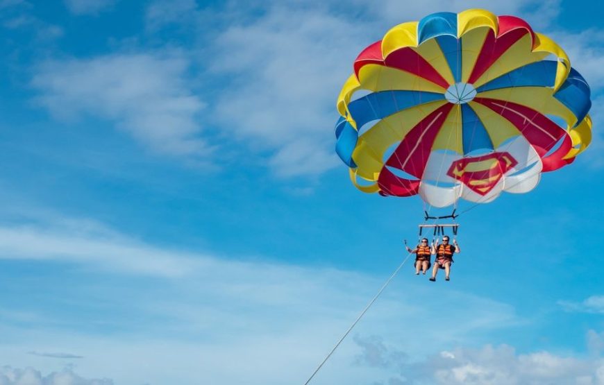 PARASAILING-ABENTEUER MIT HOTELABHOLUNG