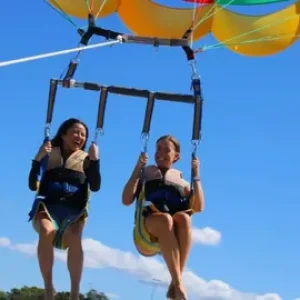 PARASAILING-ABENTEUER MIT HOTELABHOLUNG