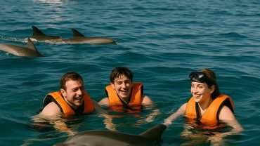 Touristen auf Bootsausflug im Roten Meer bei Hurghada