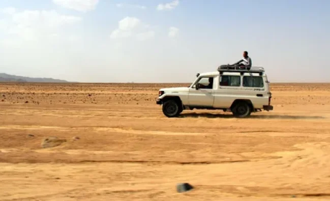 Hurghada Desert Safari mit Jeep 4×4 + Kamelritt – Private Tour